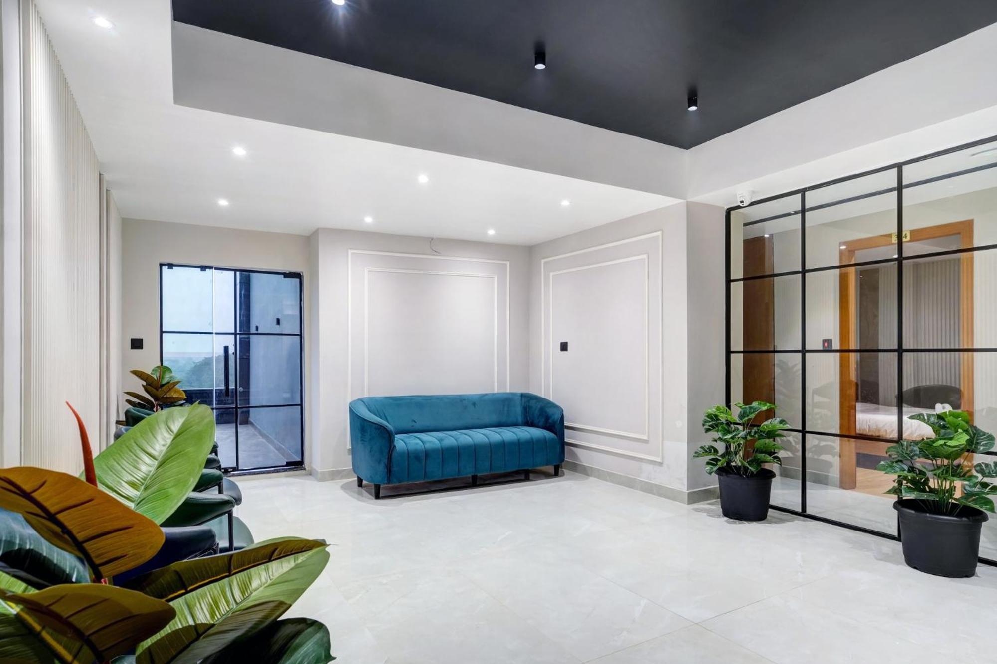 Townhouse Oak Sarusajai Stadium Dispur Exteriör bild