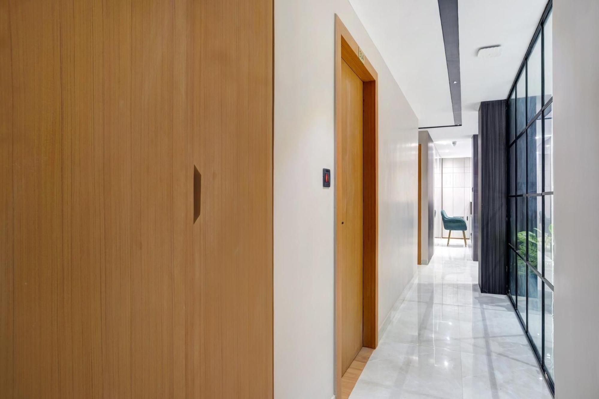 Townhouse Oak Sarusajai Stadium Dispur Exteriör bild