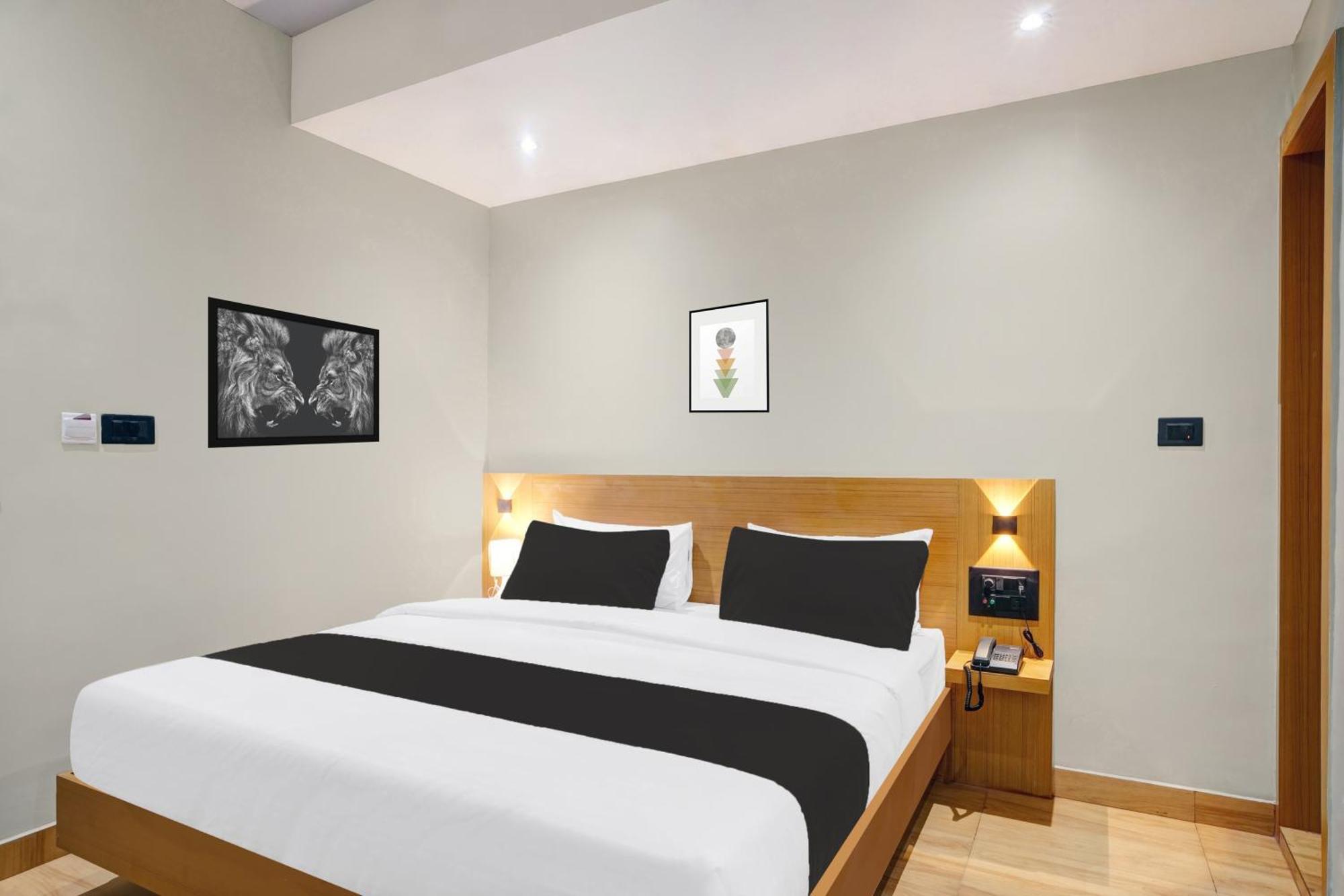 Townhouse Oak Sarusajai Stadium Dispur Exteriör bild