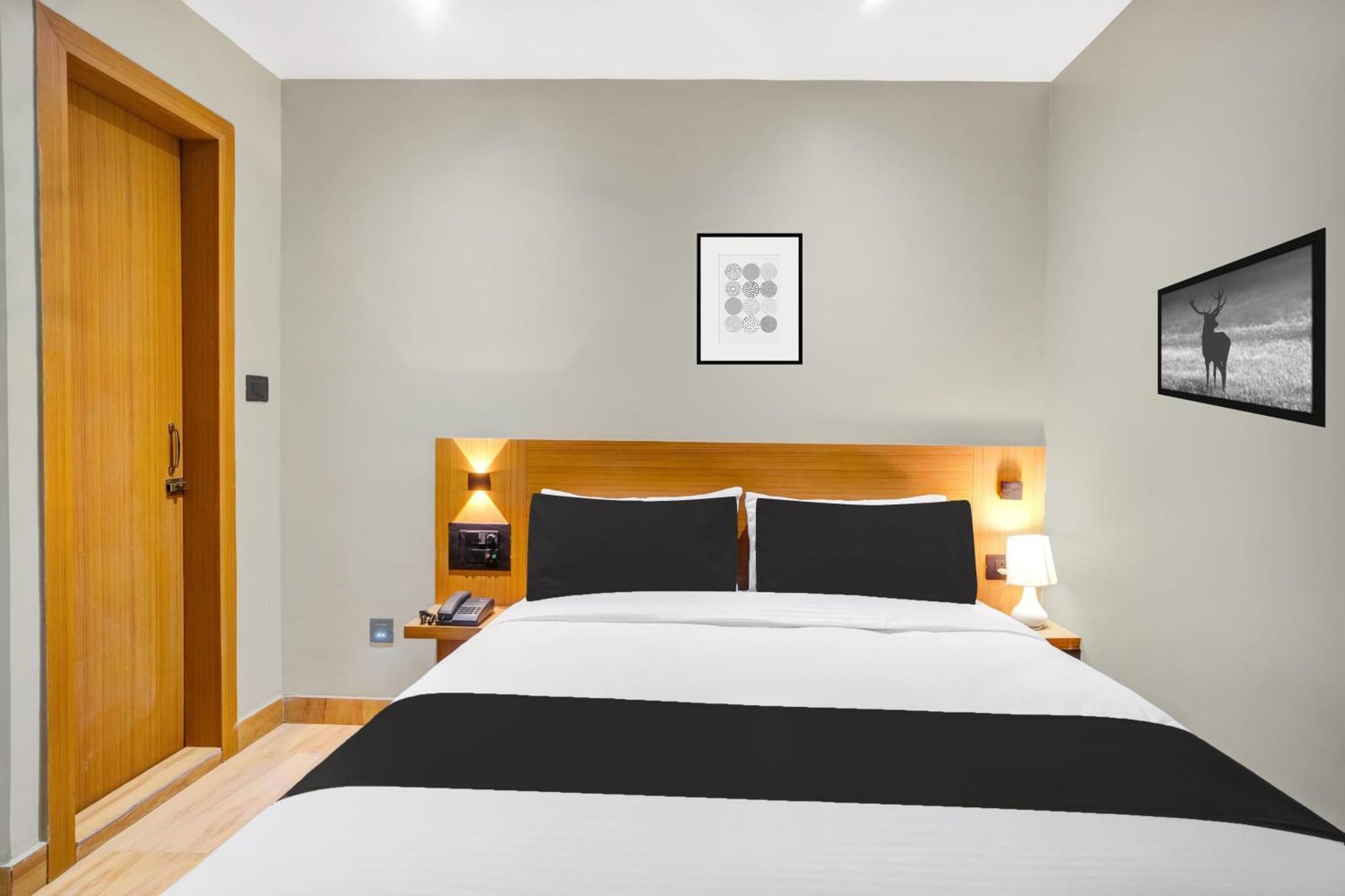 Townhouse Oak Sarusajai Stadium Dispur Exteriör bild