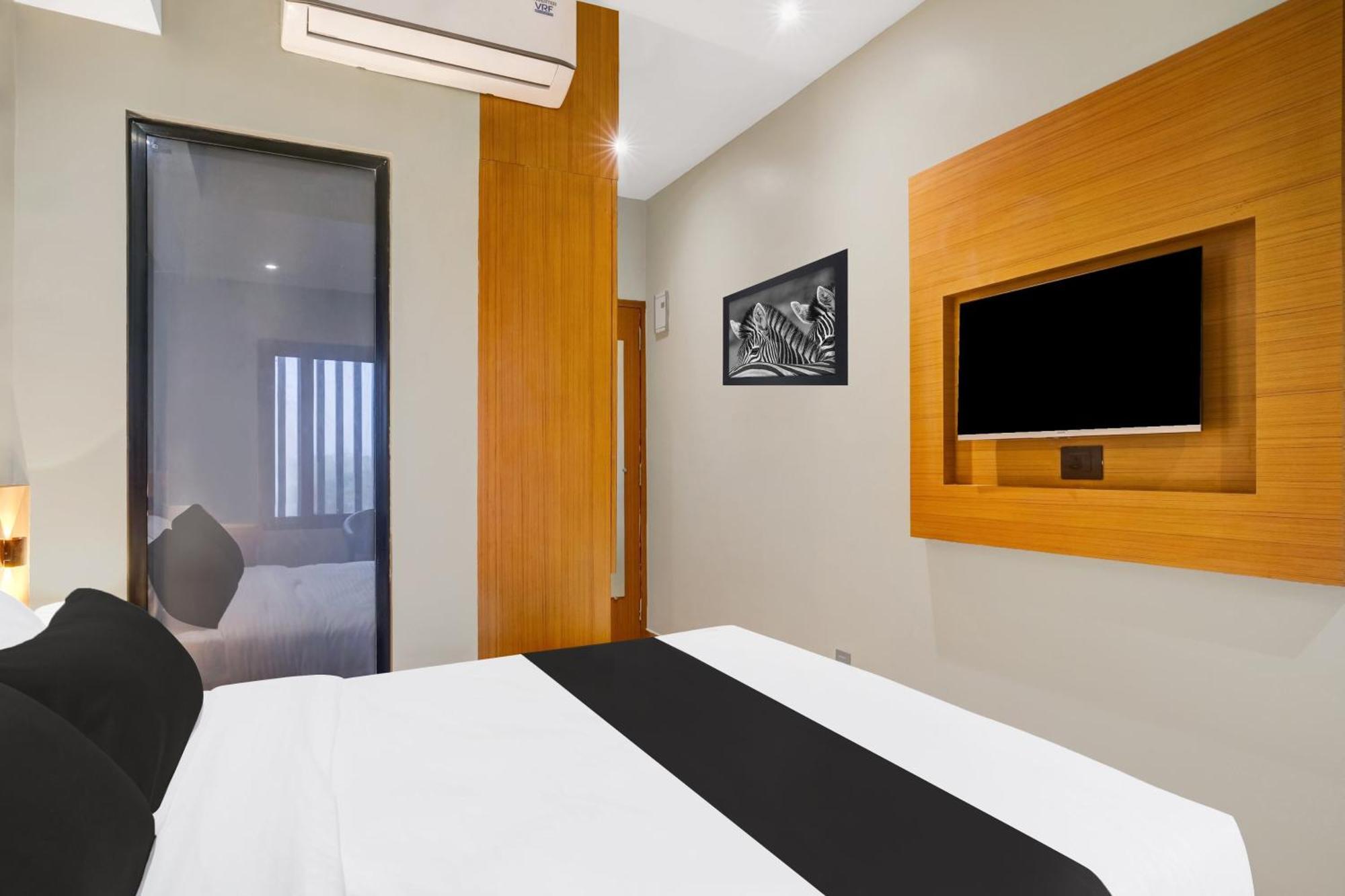 Townhouse Oak Sarusajai Stadium Dispur Exteriör bild