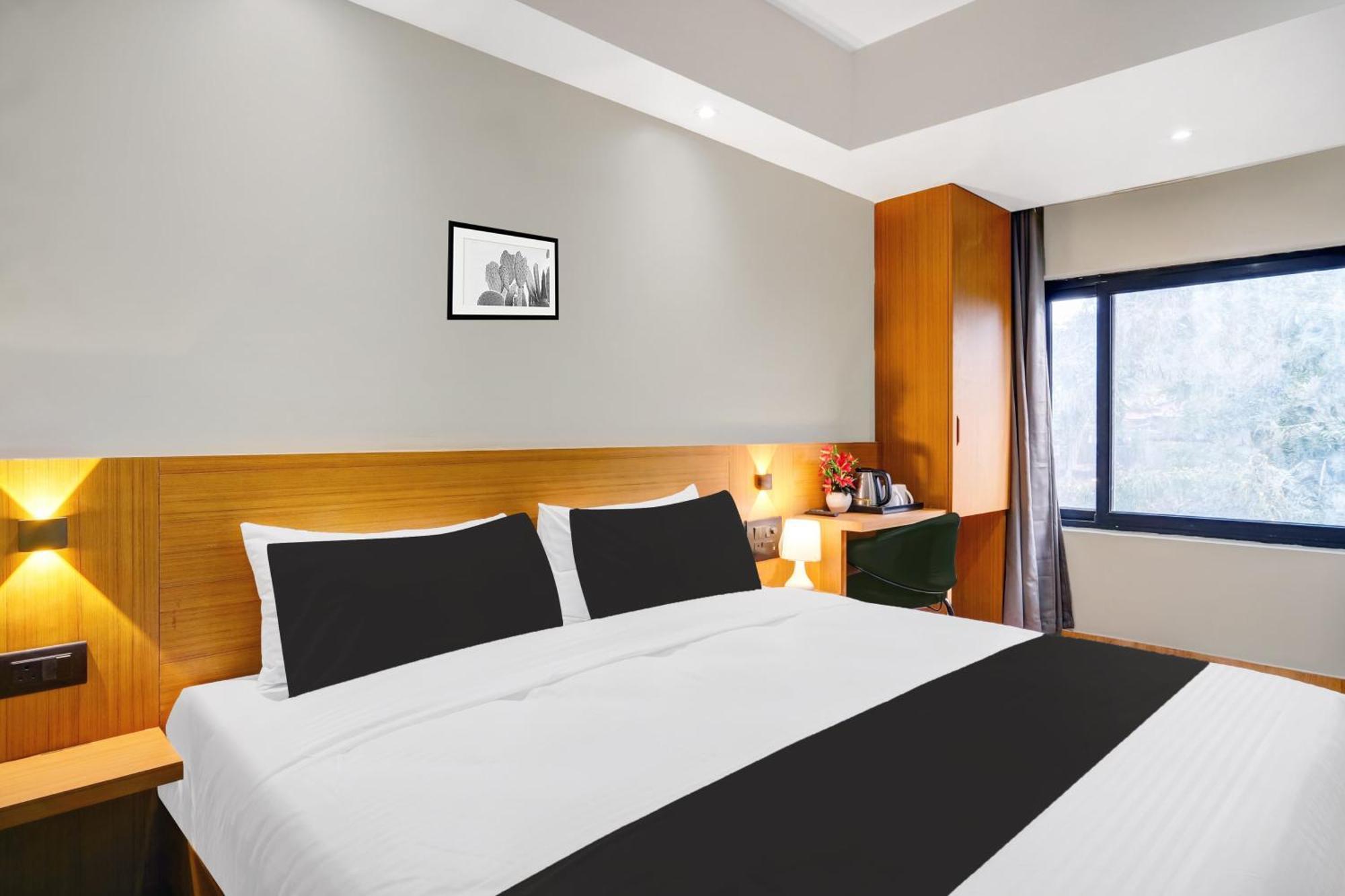 Townhouse Oak Sarusajai Stadium Dispur Exteriör bild