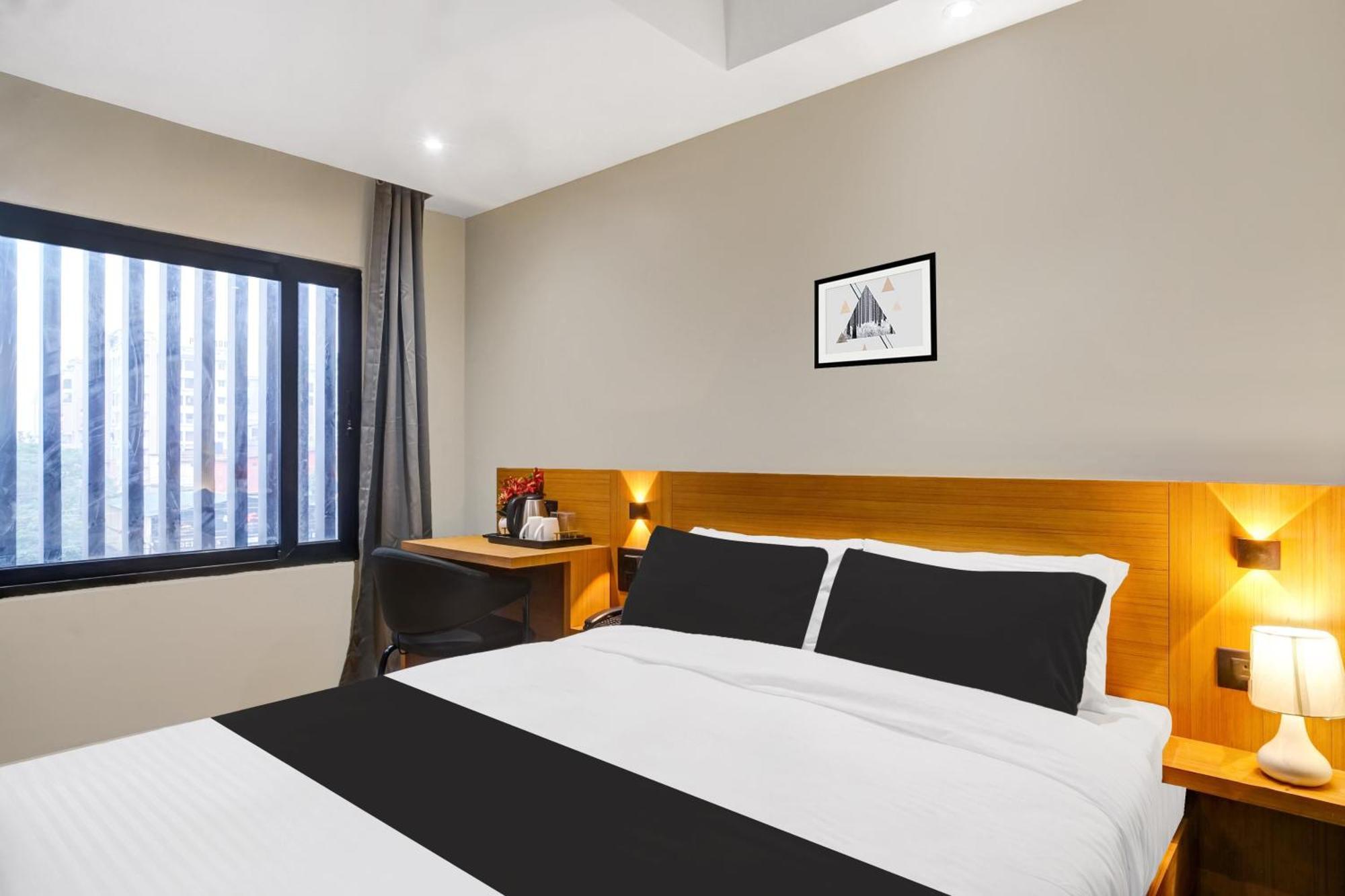 Townhouse Oak Sarusajai Stadium Dispur Exteriör bild